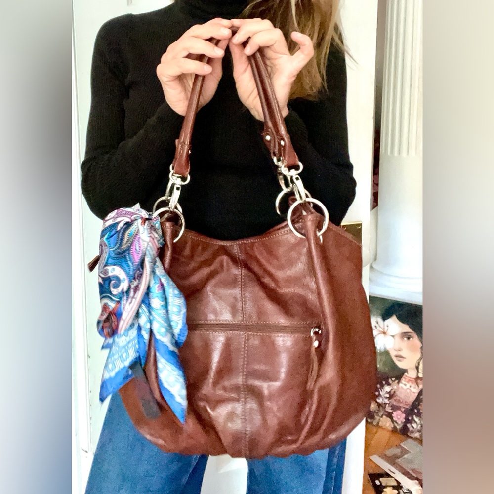 Pelle pelle  Shoulder Bag.
Cognac. Genuine Italian leather.